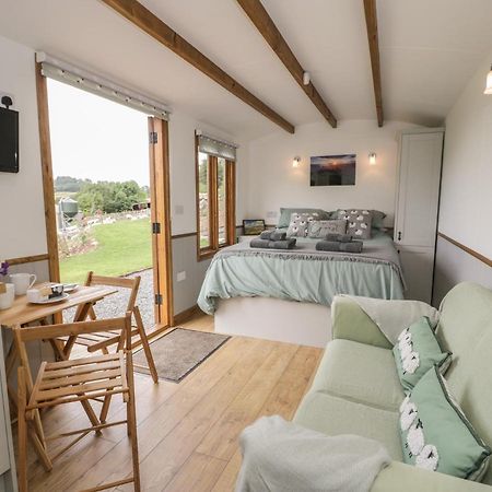 Tan Y Castell Shepherds Hut Лланголлен Экстерьер фото