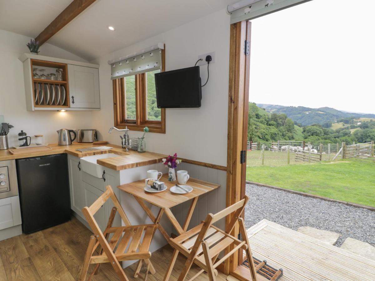 Tan Y Castell Shepherds Hut Лланголлен Экстерьер фото