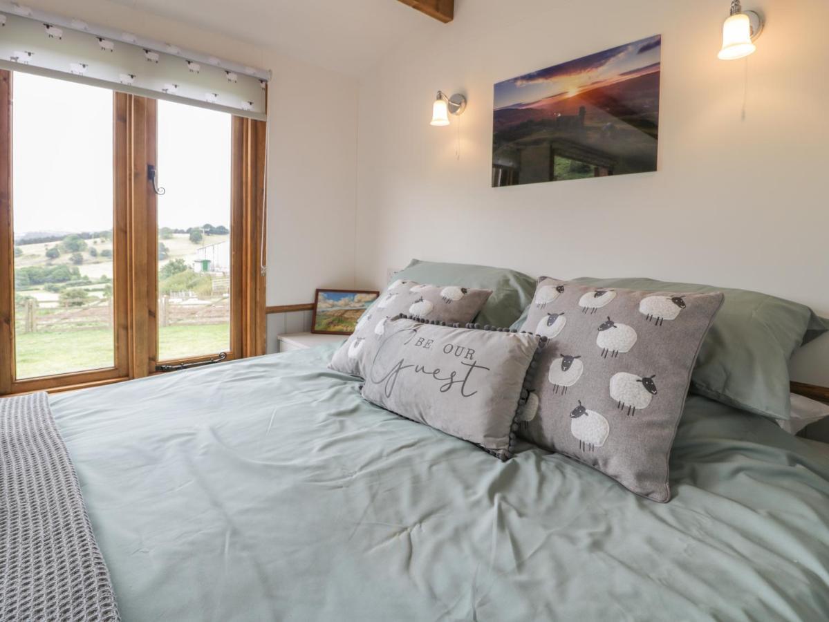 Tan Y Castell Shepherds Hut Лланголлен Экстерьер фото