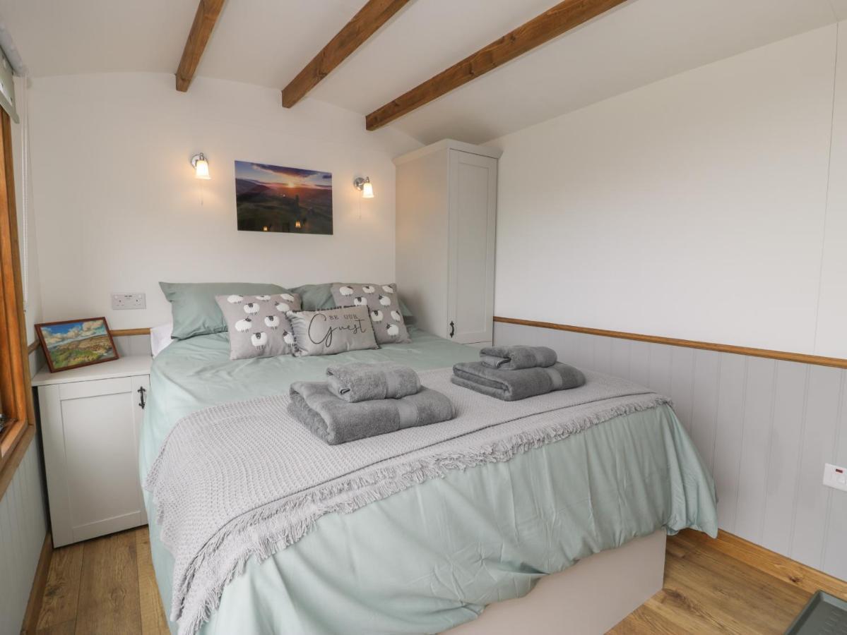 Tan Y Castell Shepherds Hut Лланголлен Экстерьер фото