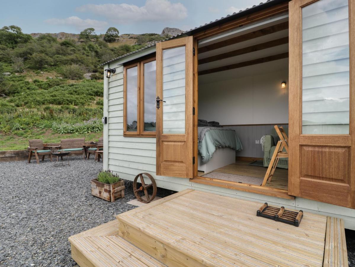 Tan Y Castell Shepherds Hut Лланголлен Экстерьер фото