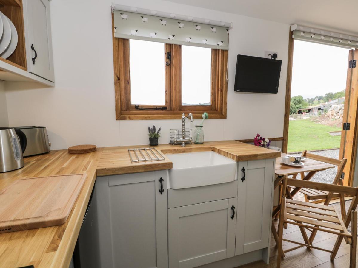 Tan Y Castell Shepherds Hut Лланголлен Экстерьер фото